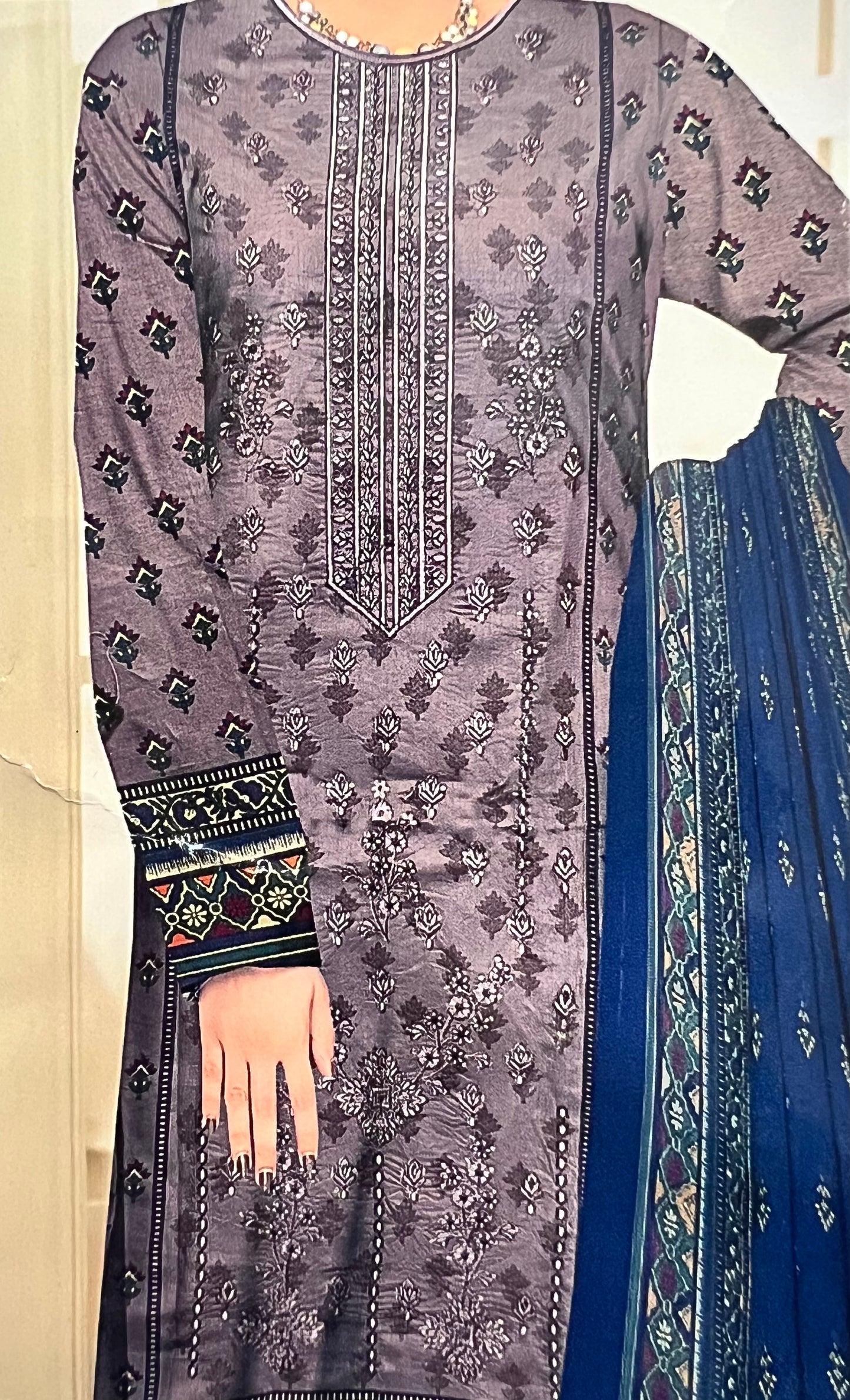 Emaan Grace – Hajira-e-Eman Inspired Kurti Set