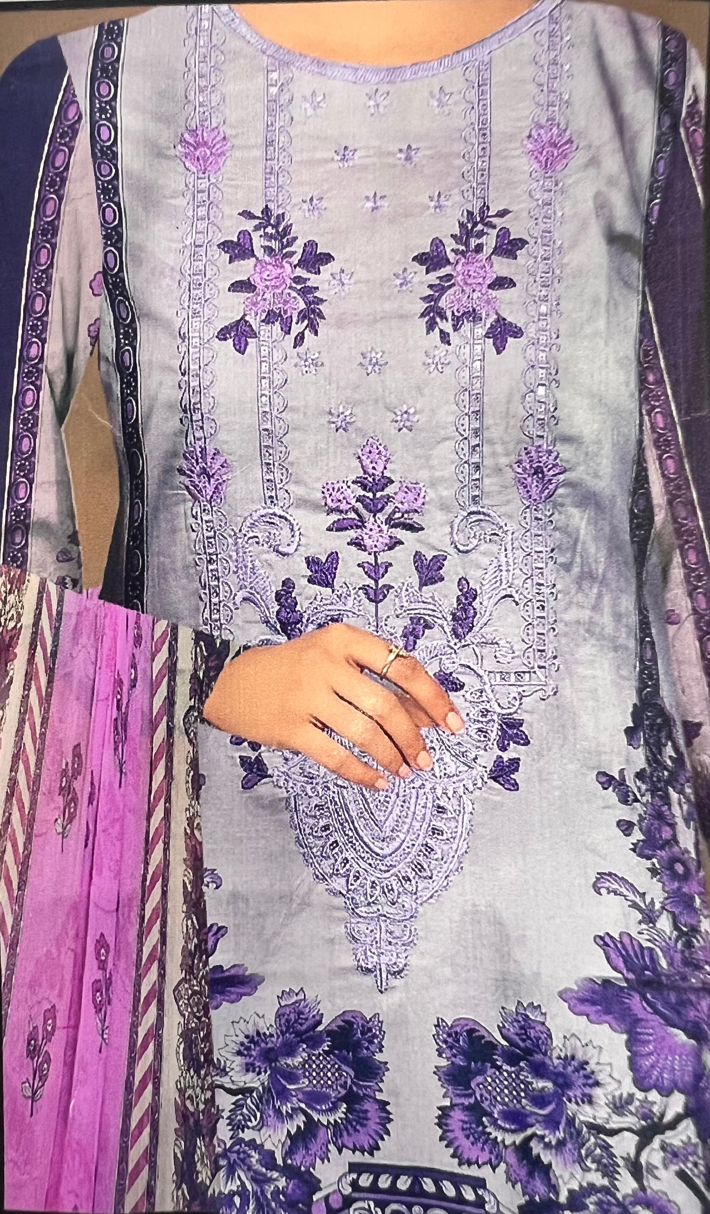 Laila-e-Lavender – Soft Lawn Embroidery Kurti Set