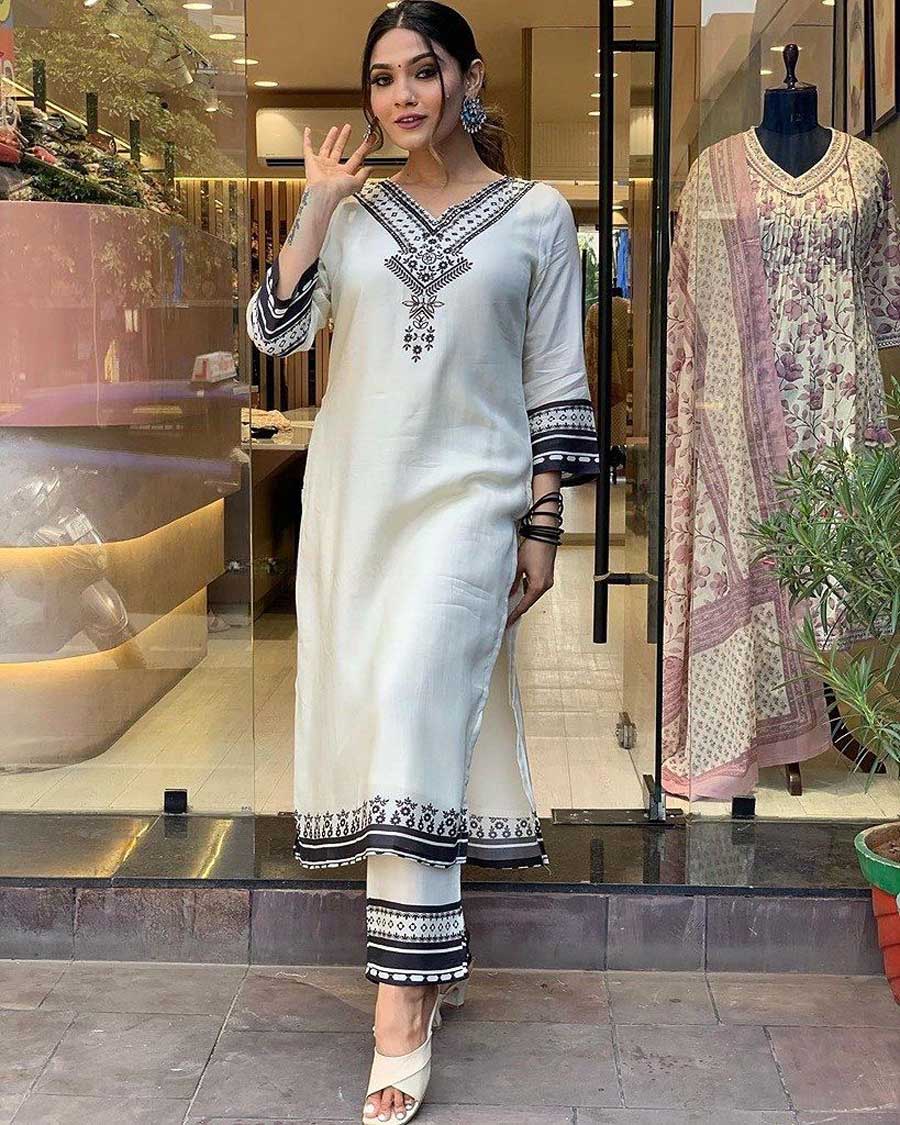 Zarqa White – Premium Designer Muslin Digital Print Set