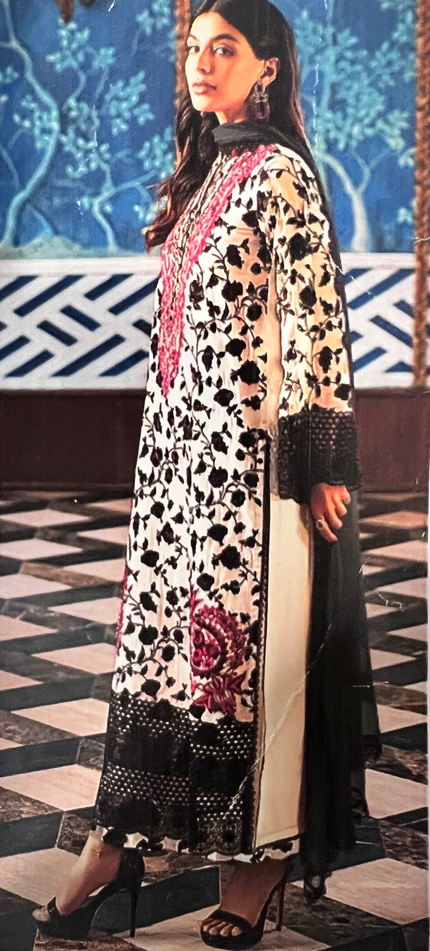 Noir Elegance – Zainab Chotani Inspired Kurti Set