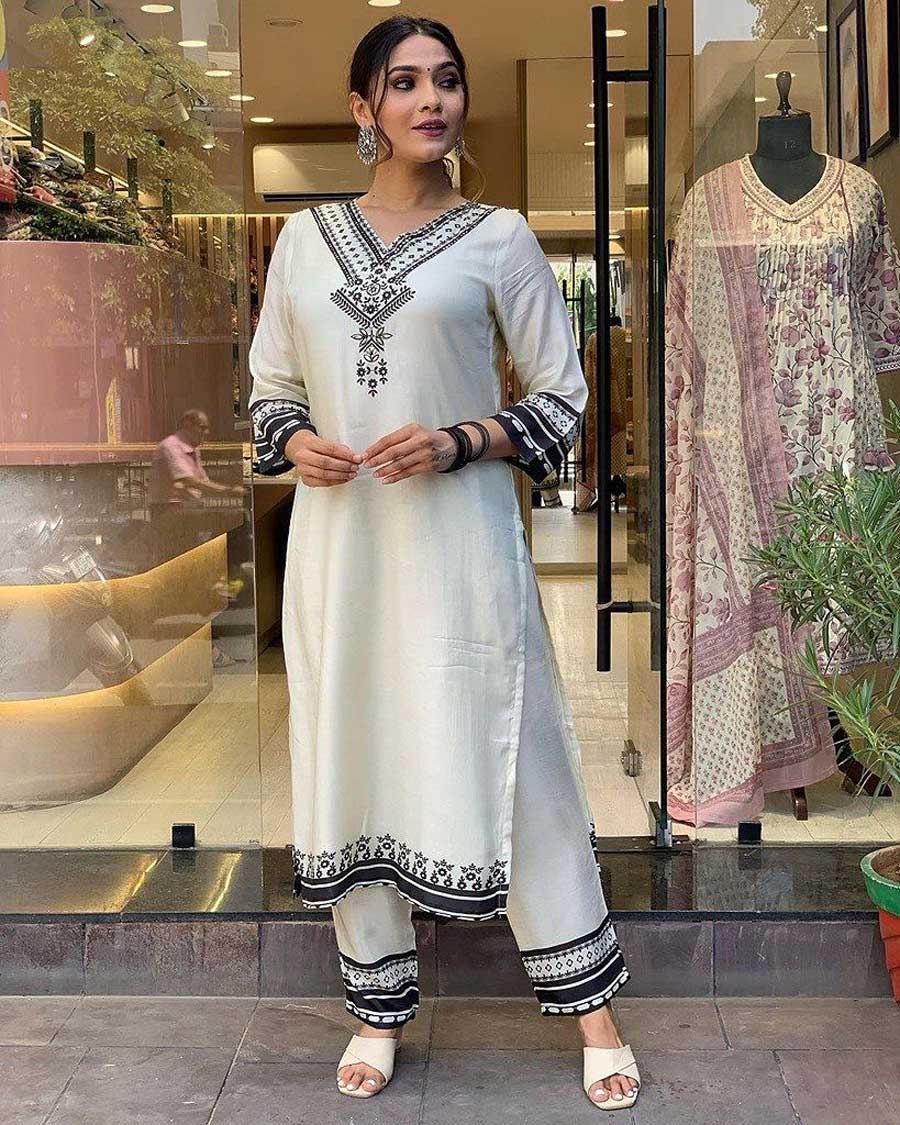Zarqa White – Premium Designer Muslin Digital Print Set